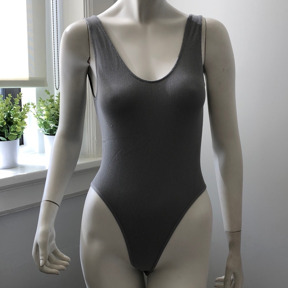 FOREVER 21 GRAY RIBBED BODY SUIT SIZE SMALL